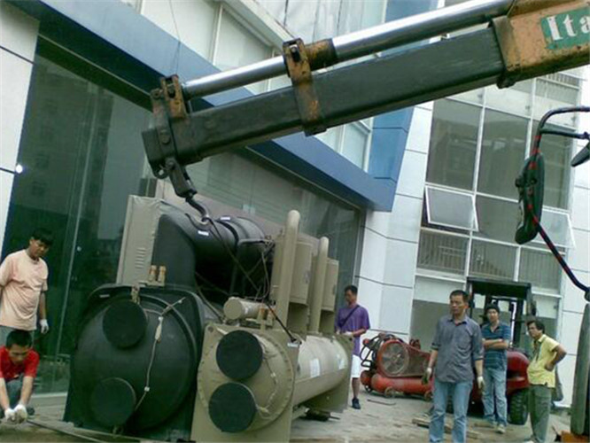 图们市随车吊和汽车吊的核心区别是什么？哪种更省钱？