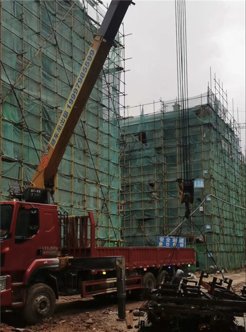 图们市“慢工细活”—— 吊车的 “微动控制” 技术