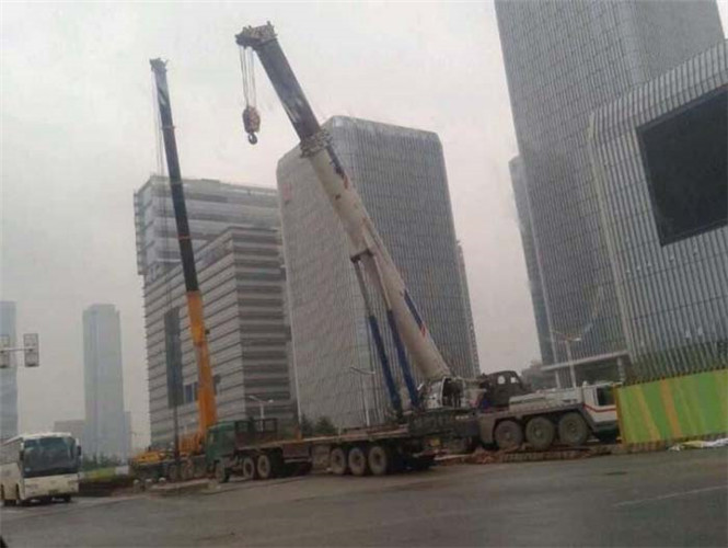 图们市“自动找平”—— 吊车的 “平地神器” 技术