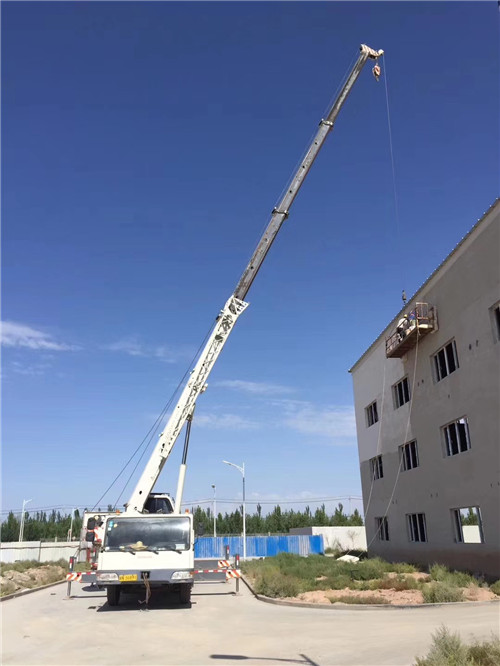 图们市“轻装强干”—— 吊车的 “轻量化臂架” 技术